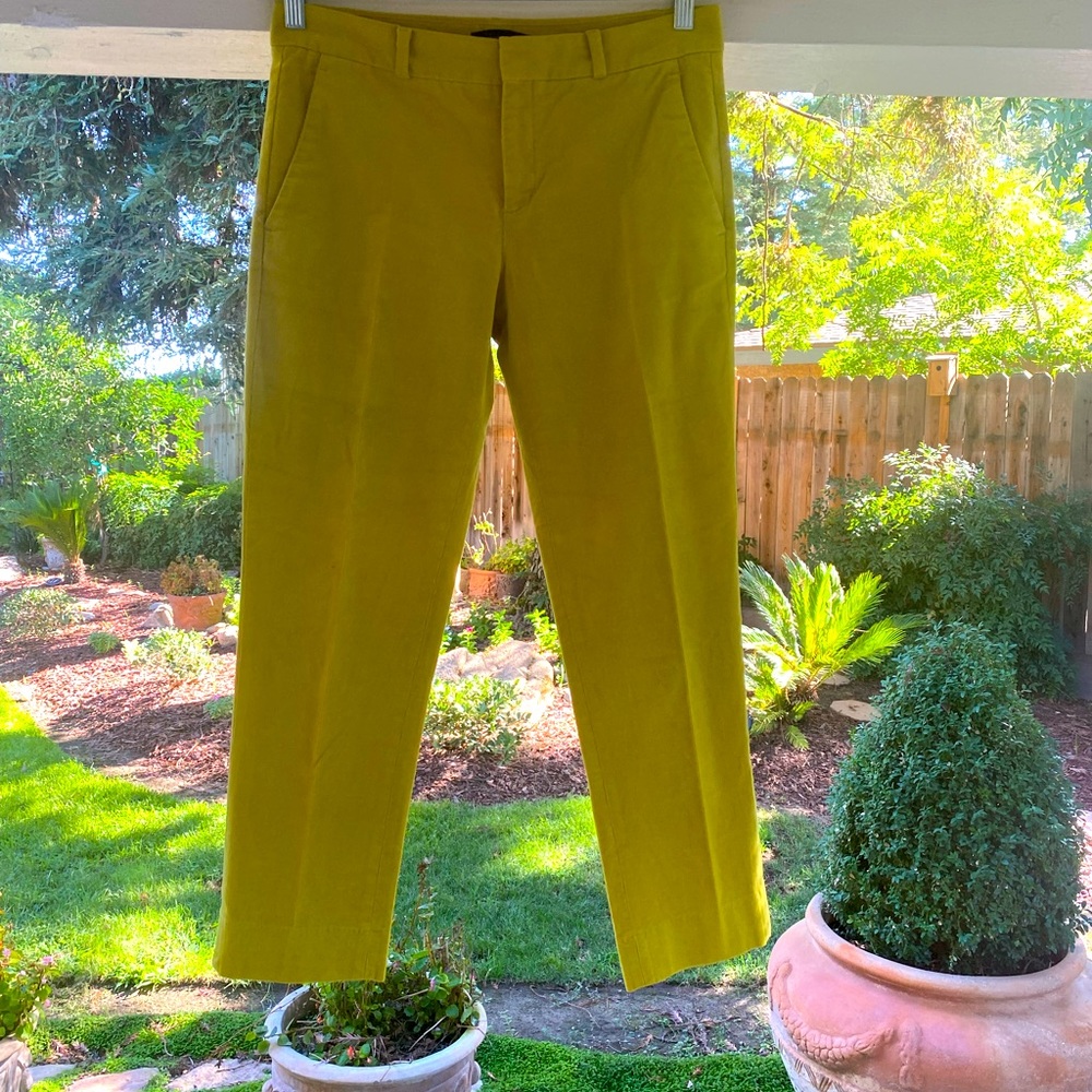 BANANA REPUBLIC CITRON CORD CAPRI